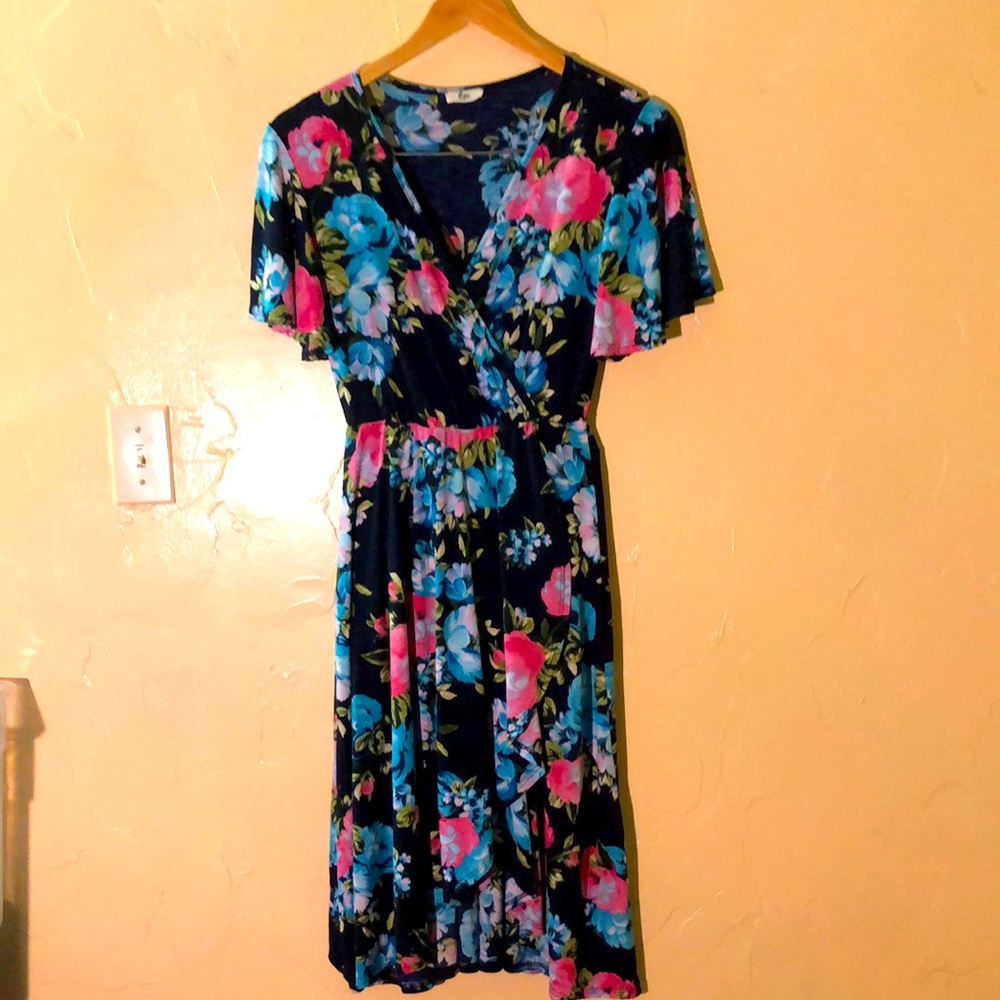 Egy below the knees beautiful dress size large